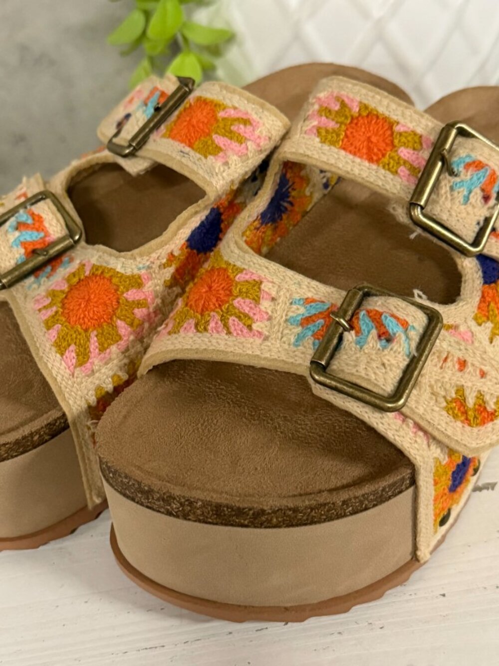 NWOT Boho Floral Crochet Embroidery Platform Sandals (Khaki) - Size 8 - Picture 2 of 4
